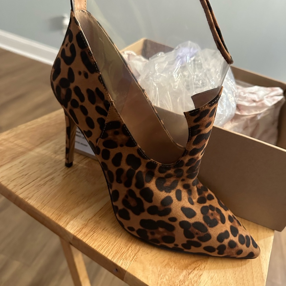 Jessica Simpson Natural Leopard Print High Heel